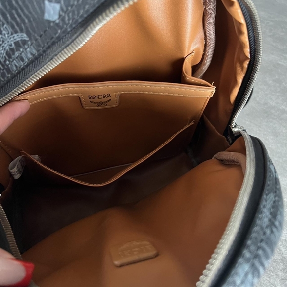 Very Rare Hard To Find GENUINE HEAVY DUTY LEATHER  Not Canvas Like All Other Mcm - Picture 8 of 8